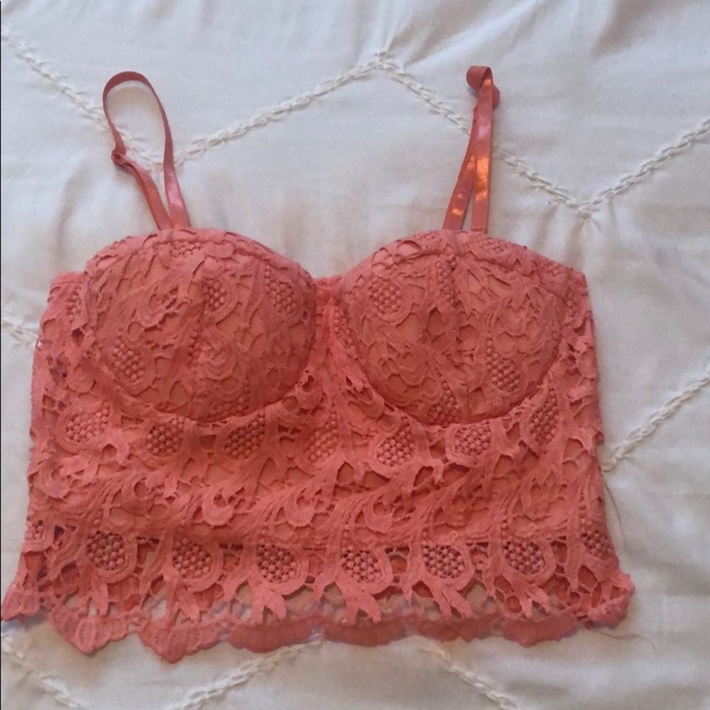 Lace detailed cropped top